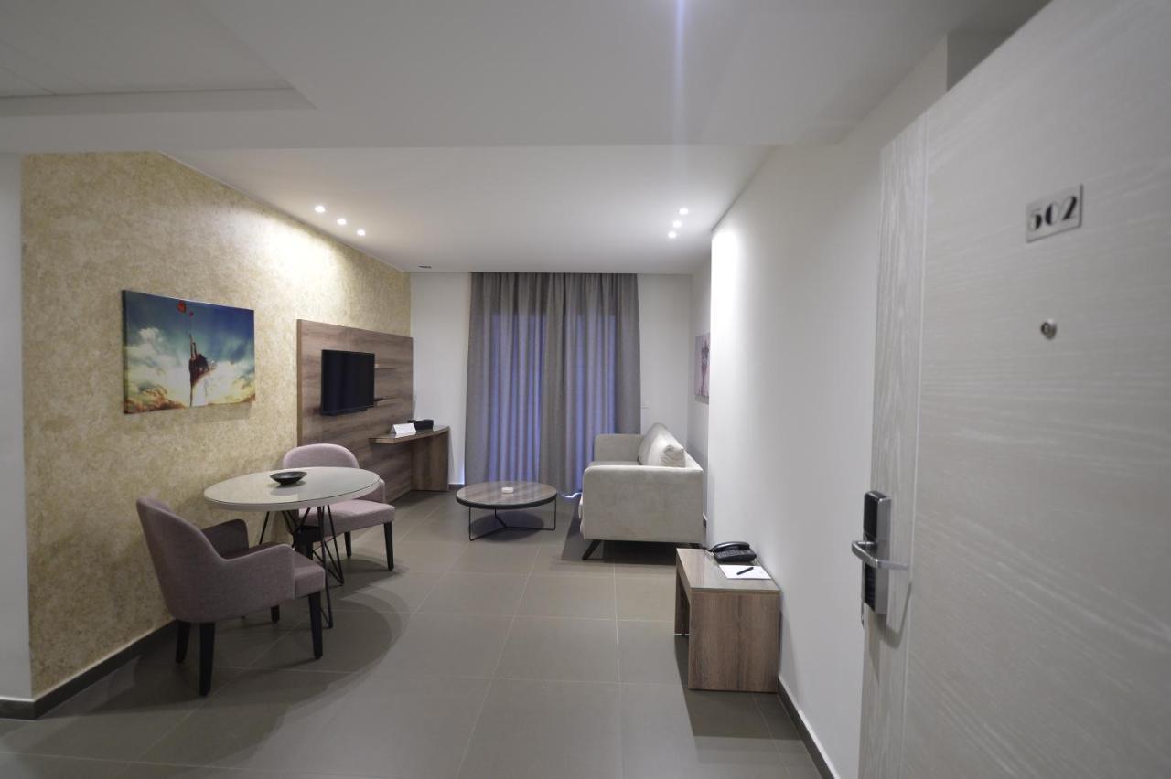 Zett Hotel จูนิเย ภายนอก รูปภาพ
