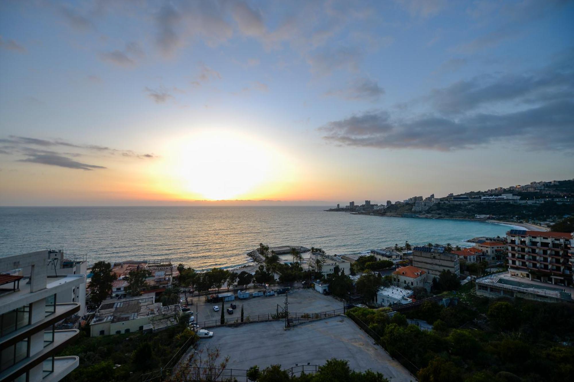 Zett Hotel จูนิเย ภายนอก รูปภาพ
